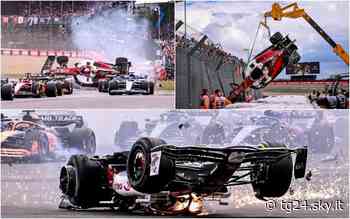 Formula 1, Gp Gran Bretagna: le immagini dell’incidente a Silverstone. FOTO - Sky Tg24