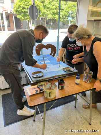 Der Kalender der Lebenshilfe Neunkirchen: Prominenz malt mit Menschen mit Beeinträchtigung - CityRadio Saarland