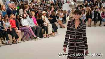 Viele Promis bei Haute Couture-Schauen in Paris - Süddeutsche Zeitung - SZ.de