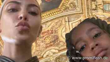 In Paris: Kim Kardashian und North als Touristen unterwegs! - Promiflash.de