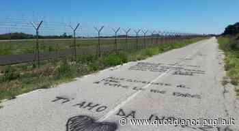 Aeroporto di Brindisi, la dedica d'amore sulla strada accanto: vola il romanticismo - quotidianodipuglia.it