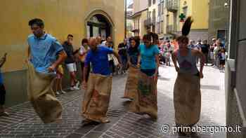Giochi antichi e ravioli: Clusone festeggia il compatrono - Prima Bergamo
