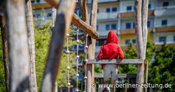 Auf Spielplatz: Polizei Berlin stellt 13-Jährigen mit Rucksack voller Waffen - Berliner Zeitung