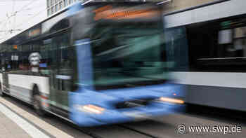 Vorfall im Linienbus in Neu-Ulm: Fahrgast ins Gesicht getreten: Andere Fahrgäste im Bus eilen zu Hilfe - SWP