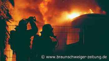 Großes Feuer in Celle – 3 Tafel-Transporter brennen komplett aus