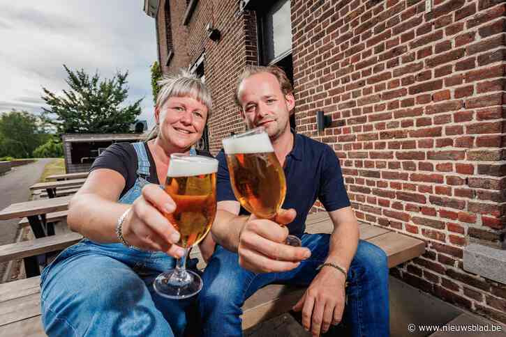 Vaste klant Elly (43) en chef Niels (27) heropenen Brughuis: “Je maakt daar alleen maar mensen gelukkig mee”