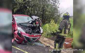 Auto se incrusta en barra de contención en la México-Cuernavaca, hay un muerto - La Prensa