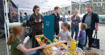 Studifest auf dem Aachener Markt: Studierende lassen Wissenschaft spielerisch erleben