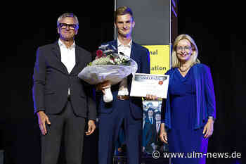 HNU-Absolventinnen und -Absolventen feiern ihren erfolgreichen Abschluss