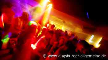 Augsburg-Innenstadt: Bargast begrapscht Frau im Nachtleben und wirft Glasflasche zu Boden | Augsburger Allgemeine - Augsburger Allgemeine