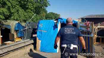 Sgomberato l'accampamento sulla rampa della tangenziale est a Tiburtina