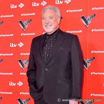 Tom Jones denies collapsing before postponed Budapest concert