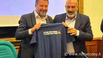 L'ex sindaco di Amatrice Pirozzi passa alla Lega. Salvini: "Partito cresce"