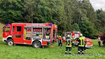 Mit Traktor Abhang hinuntergestürzt: Fahrer offenbar schwer verletzt