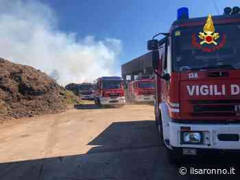 Tradate, anche i pompieri di Saronno per spegnere l'incendio di scarti del compost - ilSaronno