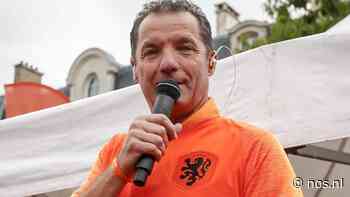 Zanger John de Bever, in een vorig leven de beste zaalvoetballer ter wereld - NOS