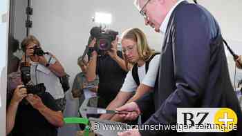 In Helmstedt lernt der Wirtschaftsminister, wo der Hammer hängt