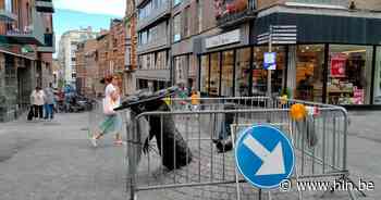 Meest geplaagde standbeeld van Leuven geveld door “de selfie te veel”: Bakker Dorre uit de Diestsestraat is van zijn sokkel 'geduwd' - Het Laatste Nieuws