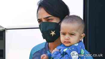 Cricket World Cup: Bismah Maroof and baby Fatima star in New Zealand - BBC