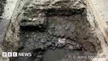 Roman remains found underneath former Gloucester Debenhams store - BBC