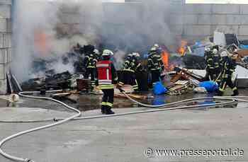 FW-DO: Feuer auf Wertstoffhof / DO Hacheney - Sperrmüll stand im Vollbrand