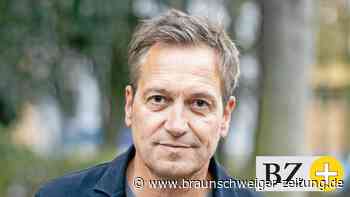 Dieter Nuhr teilt aus vorm „Sommerlachen“ in der Autostadt