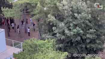 Lignano, all’alba scoppia una maxi-rissa sul lungomare: coinvolte 70 persone, un ferito grave - Il Piccolo