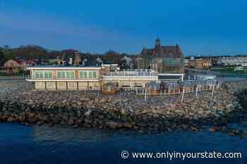 The One Small Town In Rhode Island With Delicious Seafood On Every Corner - Only In Your State