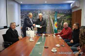 El Ministro de Transporte de la Provincia de Buenos Aires, Jorge D'Onofrio, entregó 1579 Pases Libres Multimodales - Radio X Pilar