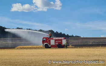 Feld im Kreis Kulmbach brennt ab: Funke sorgt für kilometerweit sichtbare Rauchwolke - Bayreuther Tagblatt