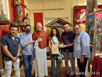 Foglianise, 16Arte dona al museo europeo di San Rocco un'opera in paglia - NTR24