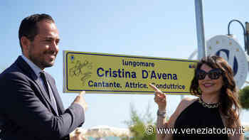 Jesolo accoglie Cristina D'Avena e le dedica un tratto di lungomare - VeneziaToday