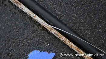 Seltsame Kabel über der St2092 sorgen in Rimsting für Verwirrung