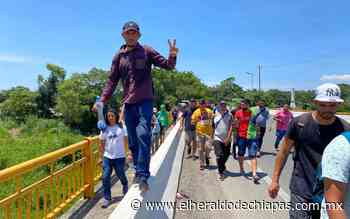 Migrantes salen caminando de Tapachula a las oficinas del INM de Huixtla - El Heraldo de Chiapas