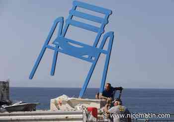Remise sur pied, la célèbre "Chaise bleue de SAB" retrouve sa place sur le front de mer à Nice