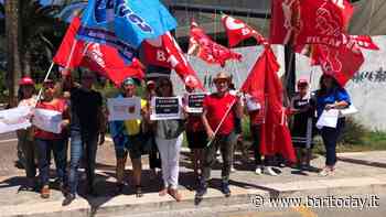 Bari Poggiofranco, nuovo sit-in di protesta dei lavoratori del servizio di pulizia dell'hotel Nicolaus - BariToday