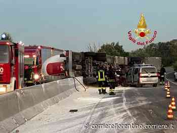 Cisterna si ribalta sulla superstrada Firenze Pisa Livorno e perde tutto il suo carico di farina - Corriere Fiorentino