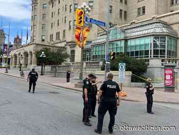 Police looking for man who is 'armed and dangerous' after stabbing near Château Laurier