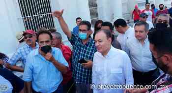Se manifiestan integrantes de Sindicato de Telefonistas de Hermosillo por fuera de Palacio de Gobierno; Alfonso Durazo atiende protesta - Proyecto Puente