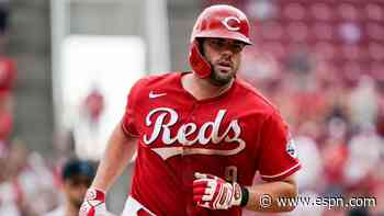 Cincinnati Reds put Mike Moustakas on injured list, recall Max Schrock - ESPN