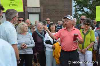 Crowd confronts Sask. minister, MLA over Kamsack Hospital bed closures - Regina Leader Post