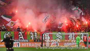 FC Augsburg: Pyrotechnik gegen Wolfsburg: FCA muss 21.000 Euro Strafe zahlen | Augsburger Allgemeine - Augsburger Allgemeine