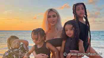 Süß: Kim Kardashian postet seltene Pics mit allen vier Kids - Promiflash.de