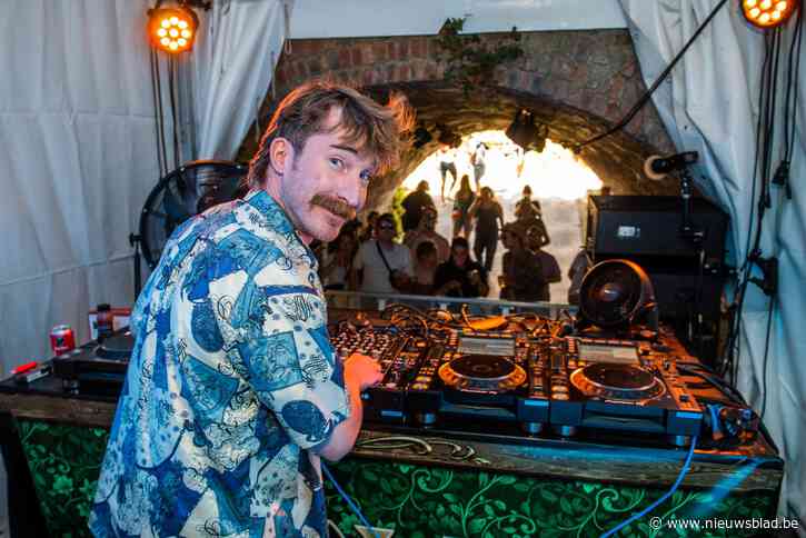 Overdag optieker, vandaag openings-DJ op Tomorrowland: Jasper (28) mocht de eerste festivaldag openen