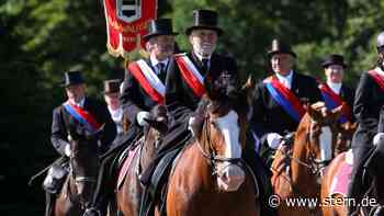 Ravensburg: Hunderte Reiter bei Heilig-Blut-Prozession in Bad Wurzach - STERN.de