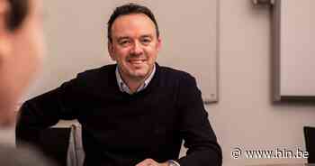 Burgemeester van Bilzen gaat op stap met medewerkers van de stad in een ijskar - Het Laatste Nieuws