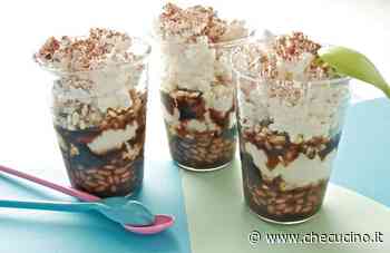 Coppa di riso soffiato e crema zabaione e yogurt, il dessert facile e goloso - CheCucino.it