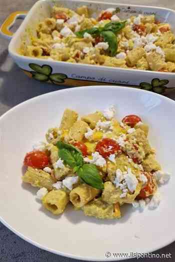 Mezze maniche con crema di zucchine gialle, pomodorini e feta - ilsipontino.net