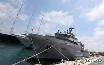 Un vaisseau militaire fait escale sur le quai des Milliardaires pour les festivités du 14-Juillet à Antibes