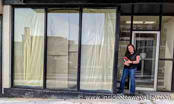 A legend of a shop on the Smiths Falls block: Arlie's Books opens on Beckwith Street South - Ottawa Valley News